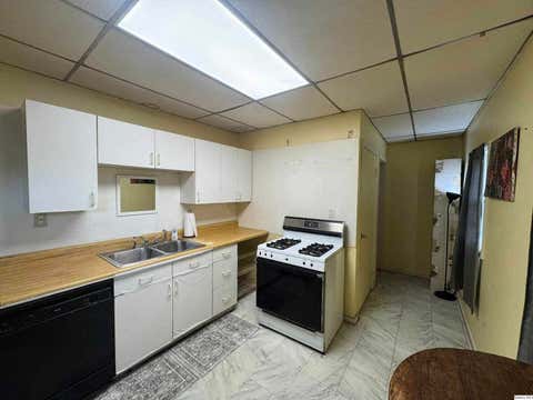 Tiny photo for 608 Adams St, Quincy, IL 62301 (MLS # 12625605)