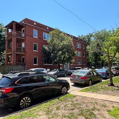 Photo of 1625 W Ainslie Street #BE, Chicago, IL 60640 (MLS # 12690418)