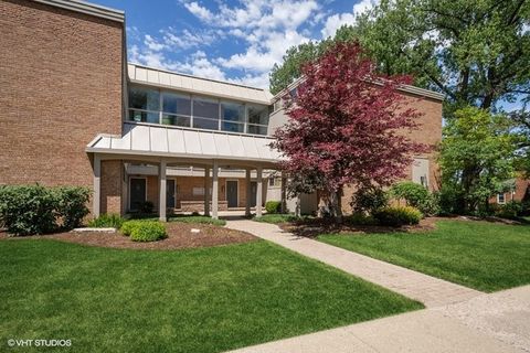 Photo of 620 S Hough Street #K, Barrington, IL 60010 (MLS # 12622732)