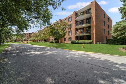 Tiny photo for 1615 E Central Road #417C, Arlington Heights, IL 60005 (MLS # 12424761)