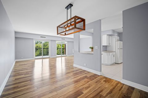 Tiny photo for 1615 E Central Road #417C, Arlington Heights, IL 60005 (MLS # 12424761)