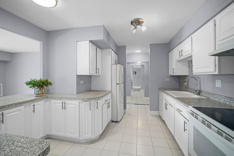 Tiny photo for 1615 E Central Road #417C, Arlington Heights, IL 60005 (MLS # 12424761)