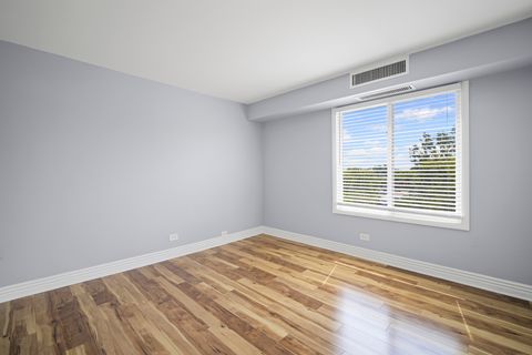 Tiny photo for 1615 E Central Road #417C, Arlington Heights, IL 60005 (MLS # 12424761)