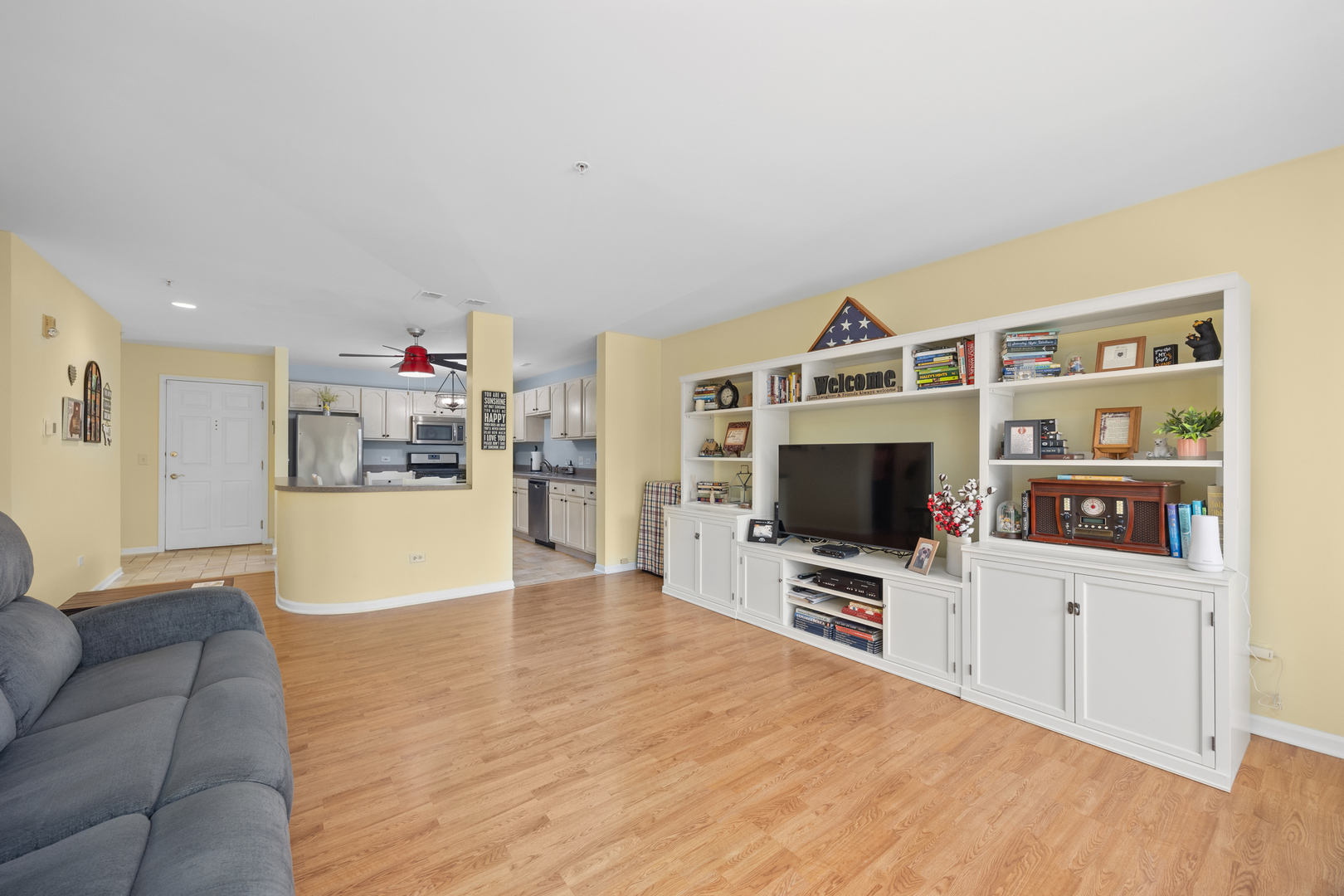 17 E Hattendorf Avenue 205