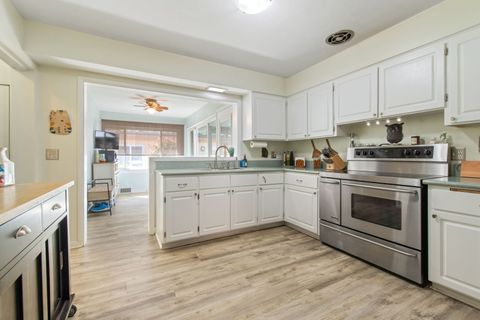 Tiny photo for 390 S York Road, Elmhurst, IL 60126 (MLS # 12481831)