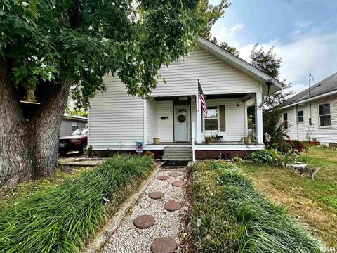 Photo of 305 W LINCOLN Street, Harrisburg, IL 62946 (MLS # QC4267159)