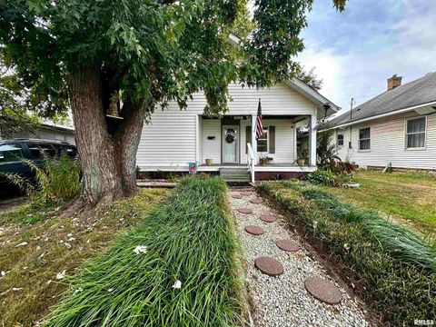 Tiny photo for 305 W LINCOLN Street, Harrisburg, IL 62946 (MLS # QC4267159)