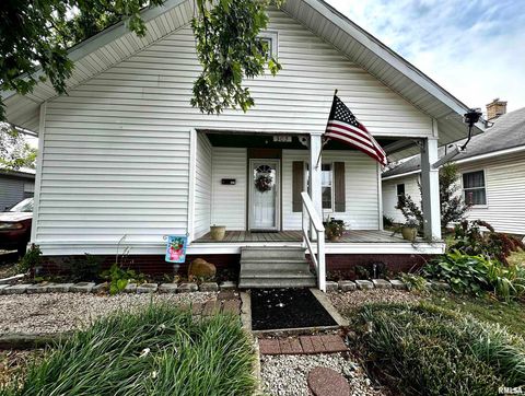 Tiny photo for 305 W LINCOLN Street, Harrisburg, IL 62946 (MLS # QC4267159)