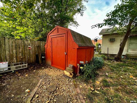 Tiny photo for 305 W LINCOLN Street, Harrisburg, IL 62946 (MLS # QC4267159)