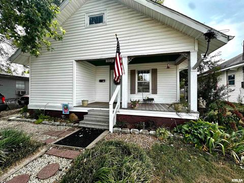 Tiny photo for 305 W LINCOLN Street, Harrisburg, IL 62946 (MLS # QC4267159)