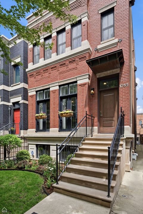 Photo of 1752 W Erie Street, Chicago, IL 60622 (MLS # 12651573)