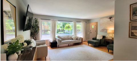 Tiny photo for 6870 N WILDWOOD Avenue, Chicago, IL 60646 (MLS # 12480177)