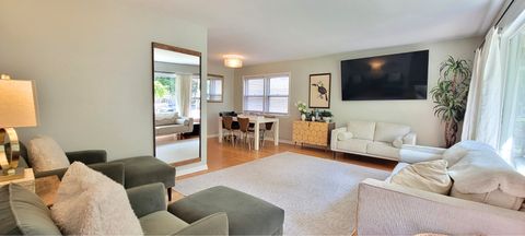 Tiny photo for 6870 N WILDWOOD Avenue, Chicago, IL 60646 (MLS # 12480177)