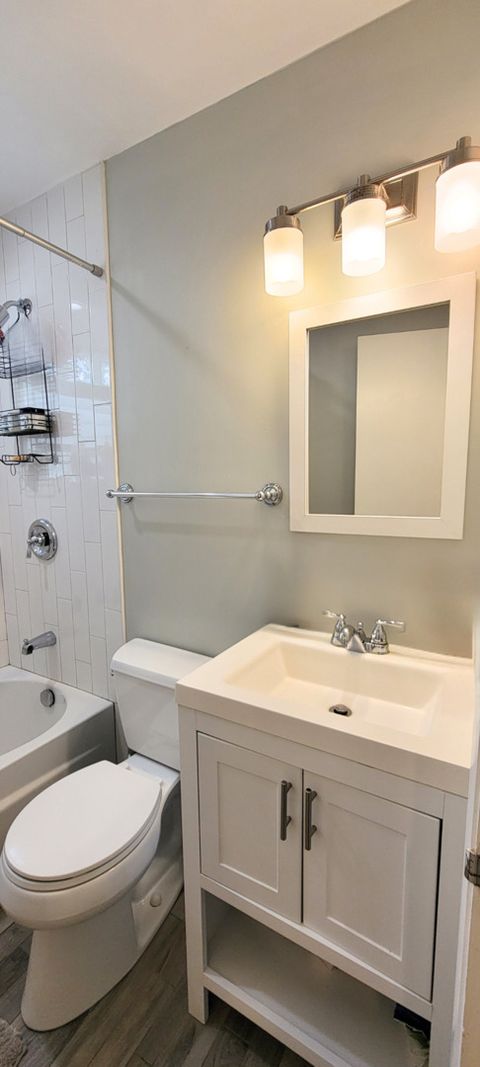 Tiny photo for 6870 N WILDWOOD Avenue, Chicago, IL 60646 (MLS # 12480177)
