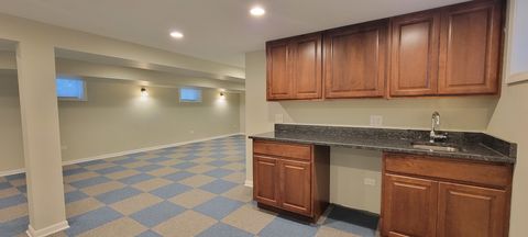 Tiny photo for 6870 N WILDWOOD Avenue, Chicago, IL 60646 (MLS # 12480177)