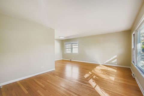 Tiny photo for 6870 N WILDWOOD Avenue, Chicago, IL 60646 (MLS # 12480177)