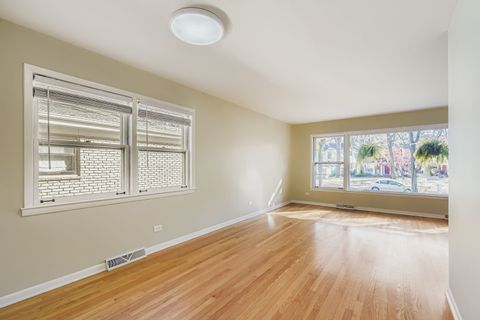 Tiny photo for 6870 N WILDWOOD Avenue, Chicago, IL 60646 (MLS # 12480177)