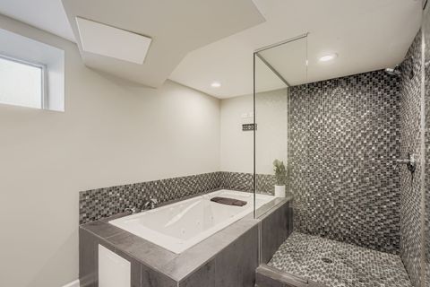 Tiny photo for 6870 N WILDWOOD Avenue, Chicago, IL 60646 (MLS # 12480177)