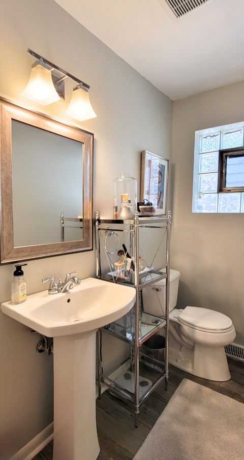 Tiny photo for 6870 N WILDWOOD Avenue, Chicago, IL 60646 (MLS # 12480177)