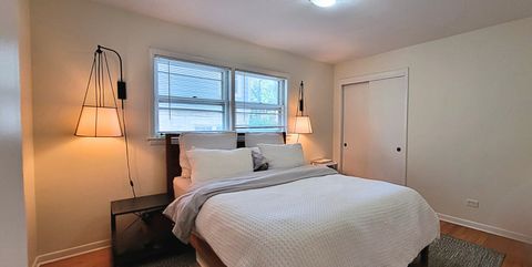 Tiny photo for 6870 N WILDWOOD Avenue, Chicago, IL 60646 (MLS # 12480177)