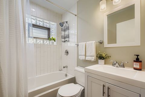 Tiny photo for 6870 N WILDWOOD Avenue, Chicago, IL 60646 (MLS # 12480177)