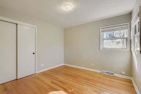 Tiny photo for 6870 N WILDWOOD Avenue, Chicago, IL 60646 (MLS # 12480177)