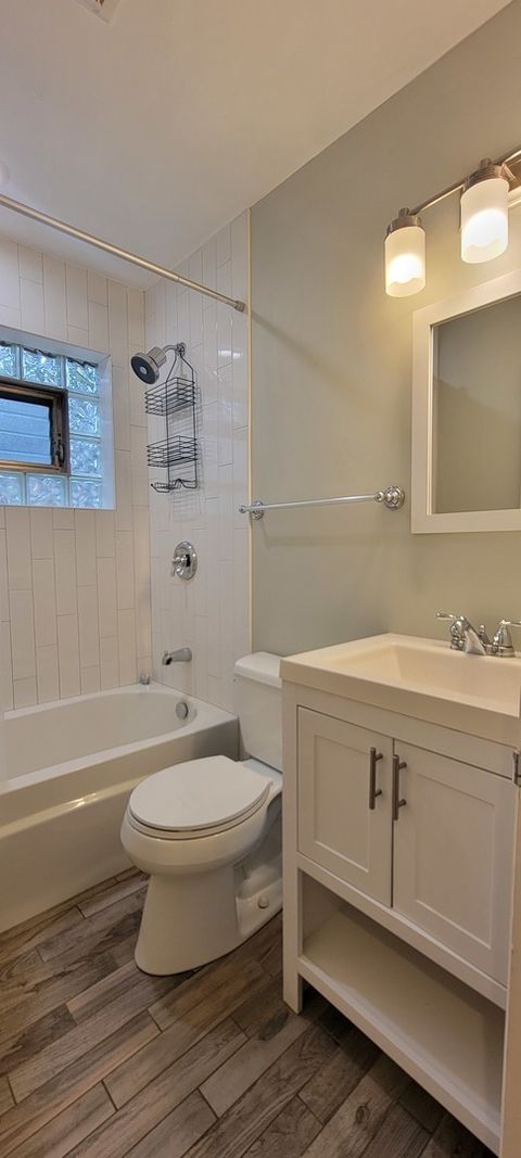 Tiny photo for 6870 N WILDWOOD Avenue, Chicago, IL 60646 (MLS # 12480177)