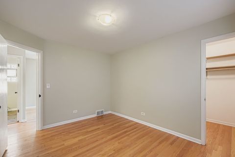 Tiny photo for 6870 N WILDWOOD Avenue, Chicago, IL 60646 (MLS # 12480177)
