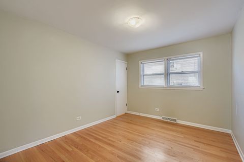 Tiny photo for 6870 N WILDWOOD Avenue, Chicago, IL 60646 (MLS # 12480177)