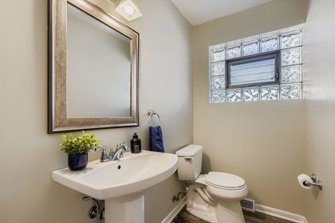 Tiny photo for 6870 N WILDWOOD Avenue, Chicago, IL 60646 (MLS # 12480177)