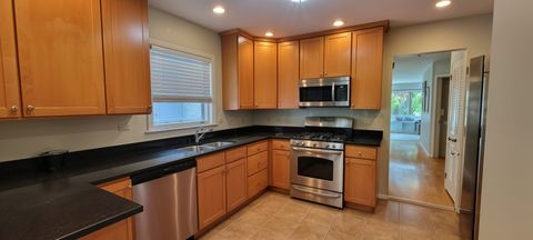 Tiny photo for 6870 N WILDWOOD Avenue, Chicago, IL 60646 (MLS # 12480177)
