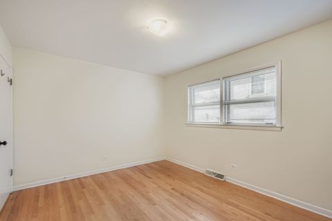 Tiny photo for 6870 N WILDWOOD Avenue, Chicago, IL 60646 (MLS # 12480177)