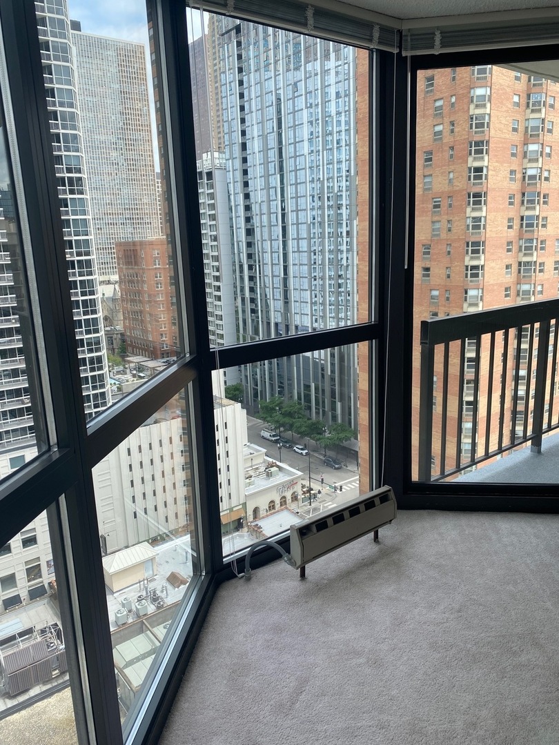 33 W Delaware Place 18B