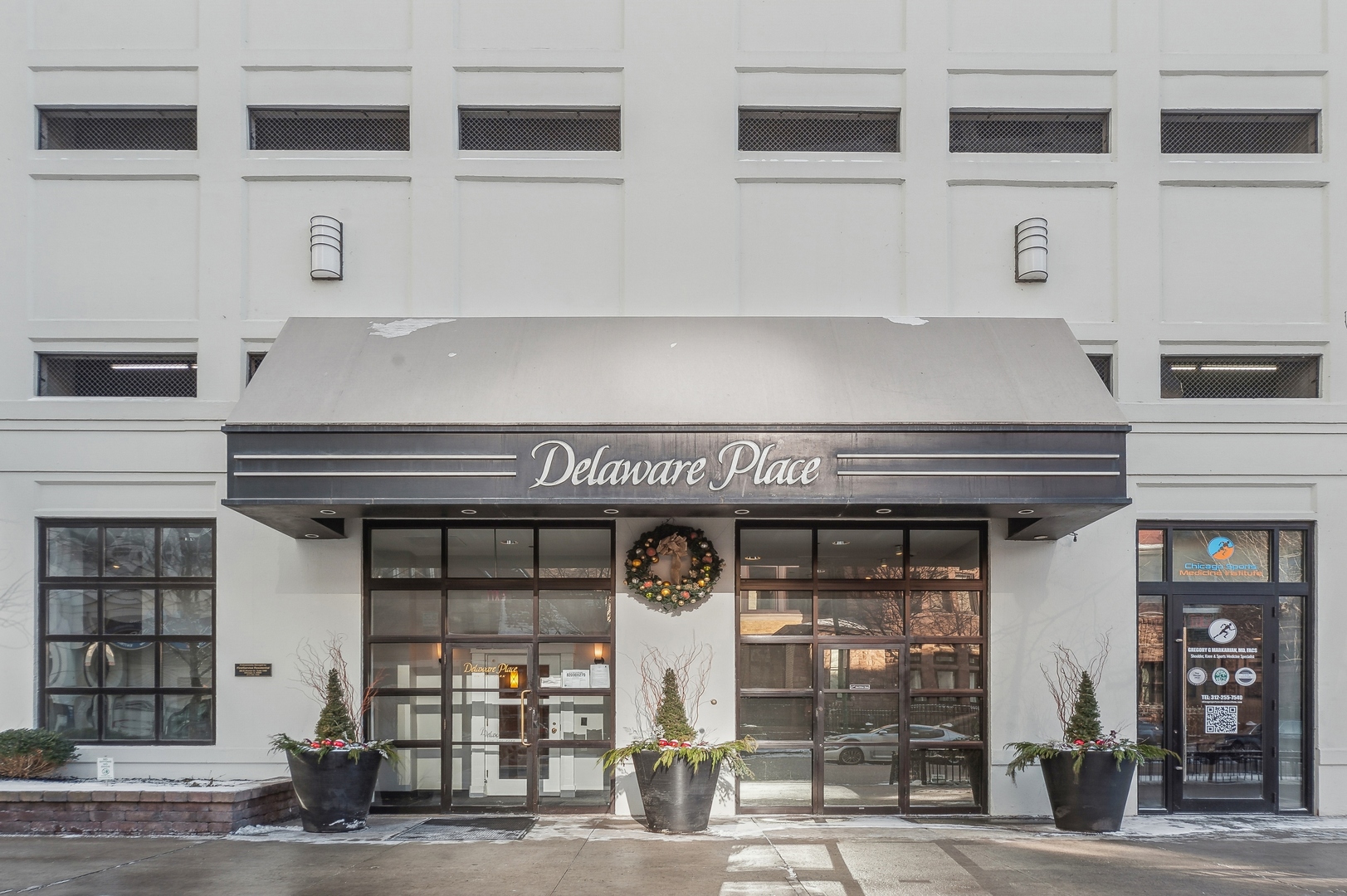 33 W Delaware Place 18B