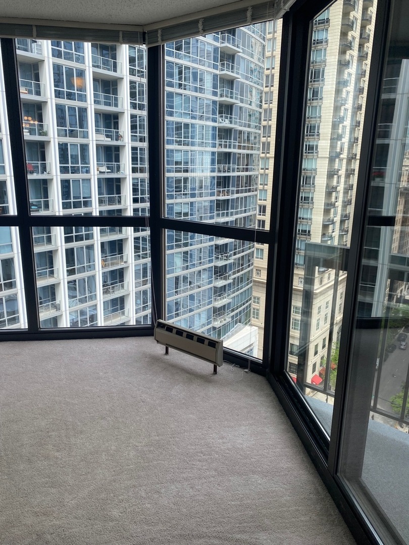 33 W Delaware Place 18B