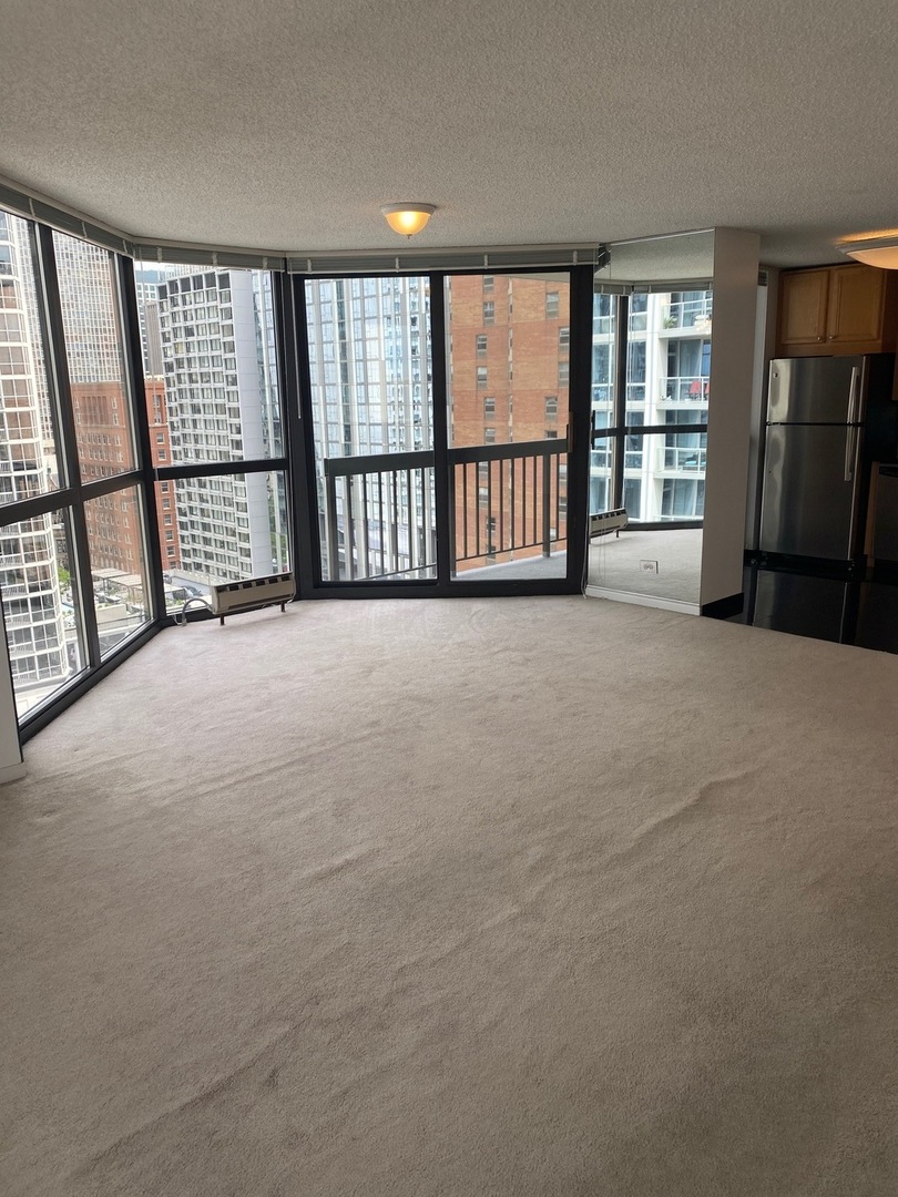 33 W Delaware Place 18B