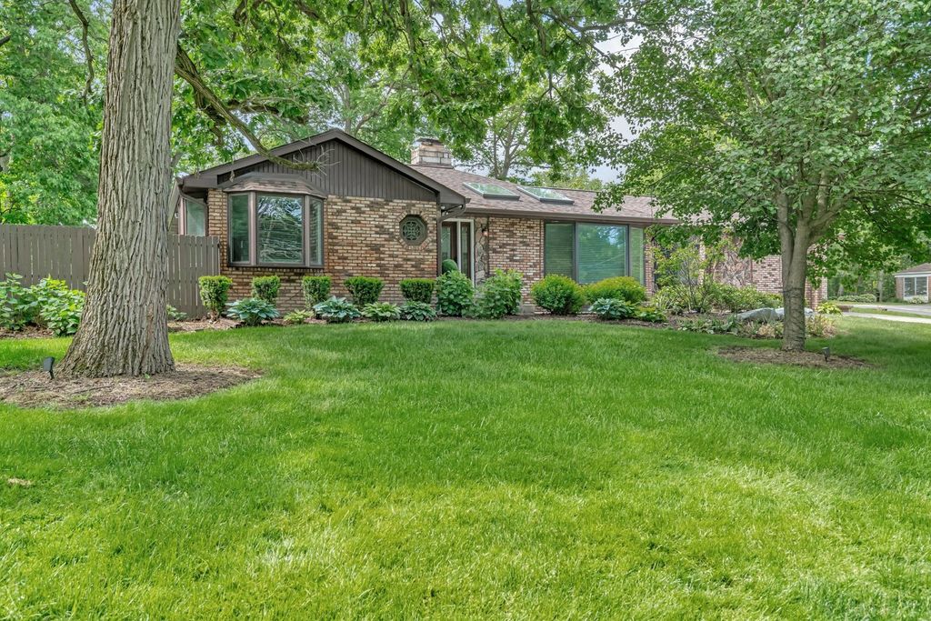 Photo for 9109 W 123rd Street, Palos Park, IL 60464 (MLS # 12379273)
