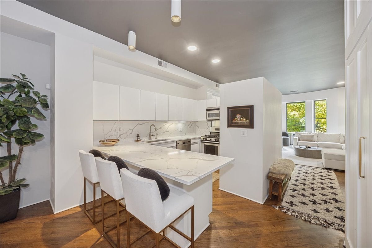78 E Elm Street 3