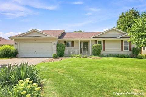 Photo of 419 Wimbleton Trail, McHenry, IL 60050 (MLS # 12789371)