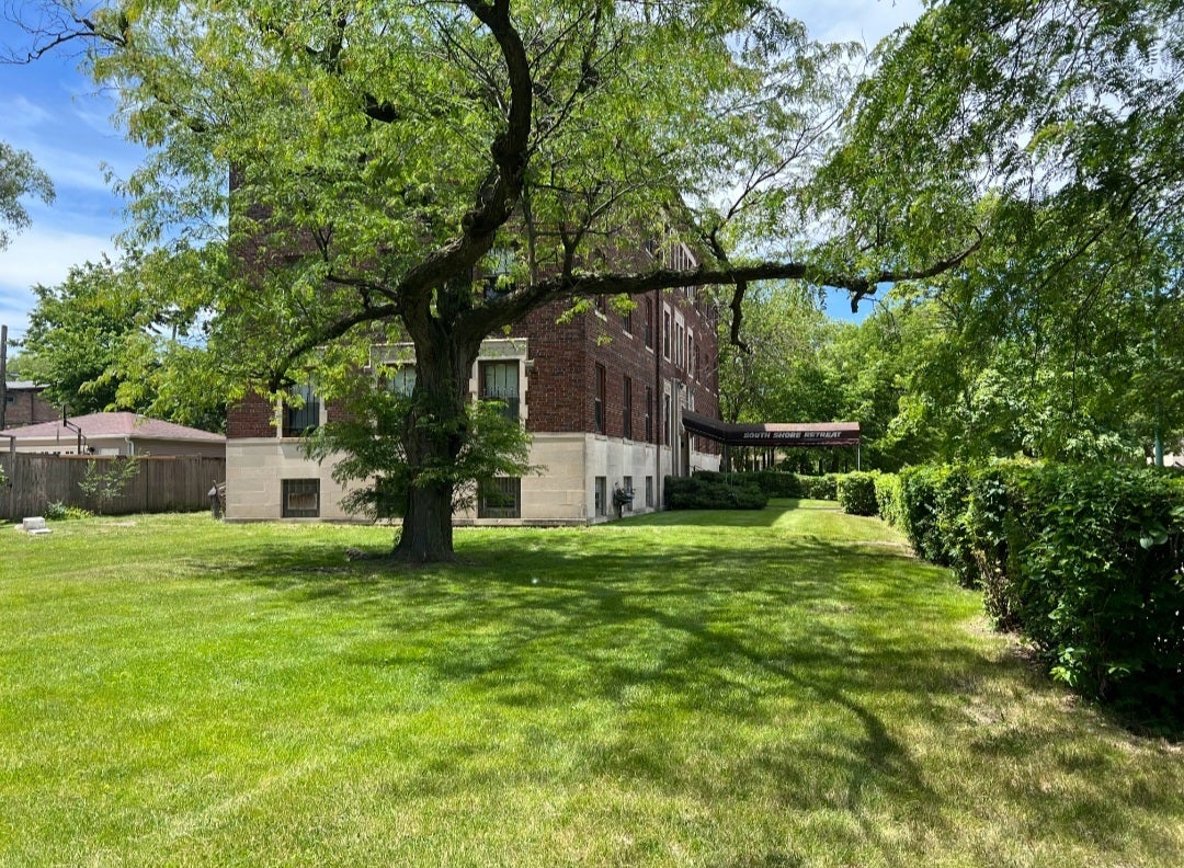 2121 E 72nd Street