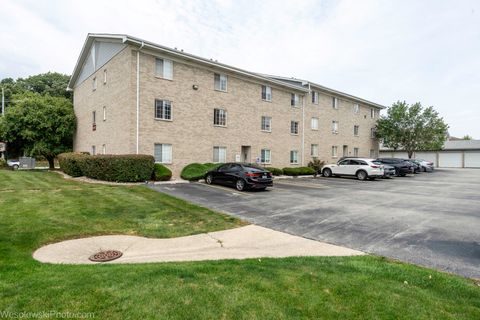Tiny photo for 9150 W 95th Street #2B, Hickory Hills, IL 60457 (MLS # 12487566)