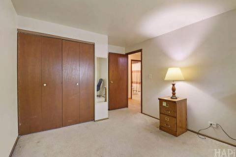 Tiny photo for 808 W Weathersfield Way, Schaumburg, IL 60193 (MLS # 12685853)