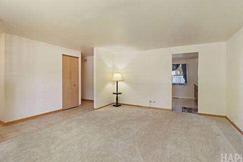 Tiny photo for 808 W Weathersfield Way, Schaumburg, IL 60193 (MLS # 12685853)