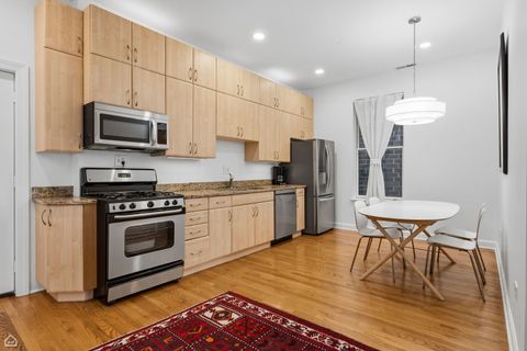 Tiny photo for 1820 W SUPERIOR Street #2R, Chicago, IL 60622 (MLS # 12637203)