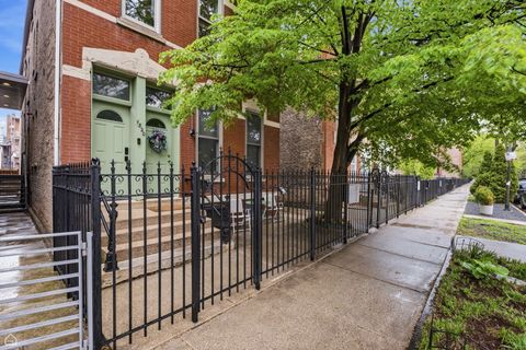 1820 W SUPERIOR Street 2r Chicago IL 60622