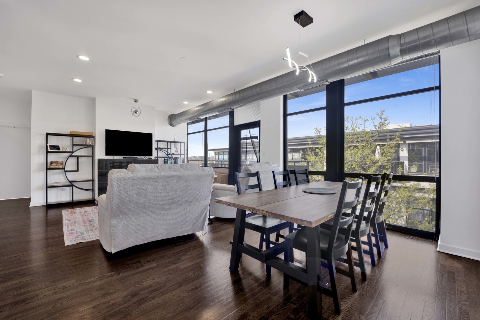 1150 W 15th Street 401