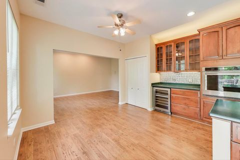 Tiny photo for 11 Beaconsfield Court, Lincolnshire, IL 60069 (MLS # 12506690)