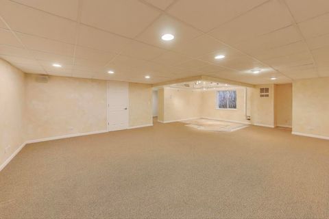 Tiny photo for 11 Beaconsfield Court, Lincolnshire, IL 60069 (MLS # 12506690)