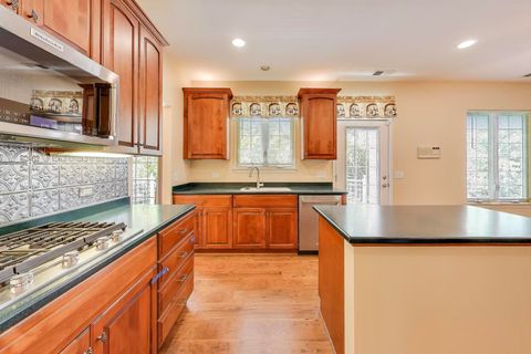 Tiny photo for 11 Beaconsfield Court, Lincolnshire, IL 60069 (MLS # 12506690)