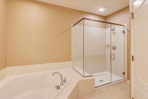 Tiny photo for 11 Beaconsfield Court, Lincolnshire, IL 60069 (MLS # 12506690)